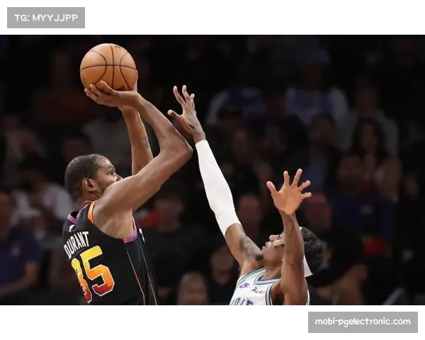 太阳队球星布克开局表现抢眼，连续六场比赛总得分达182分，刷新队史记录